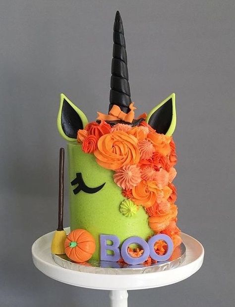 Halloween unicorn cake Basic Cake Decorating, Pink Oven, Decorating For Beginners, Halloween Torte, Halloween Unicorn, Cake Decorating For Beginners, Basic Cake, Unicorn Halloween, Salty Cake