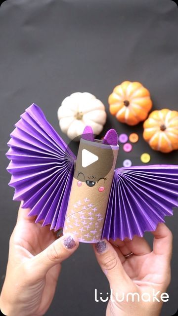 Bat Crafts For Kids, Actividades Halloween, Halloween Craft Idea, Halloween Bricolage, Easy Halloween Crafts For Kids, Halloween Diy Kids, Preschool Craft Activities, Bat Craft, Bricolage Halloween