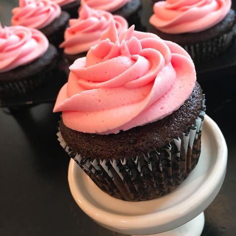 Chocolate Cupcakes with Raspberry Frosting http://www.adishforyou.com/news1/2017/2/12/chocolate-cupcakes-with-raspberry-frosting Cupcakes With Pink Frosting, Pink Frosting Cupcakes, Grain Free Cupcakes, Frosting For Chocolate Cupcakes, Raspberry Frosting, Fructose Free, Healing Diet, Raspberry Cupcakes, Raspberry Buttercream