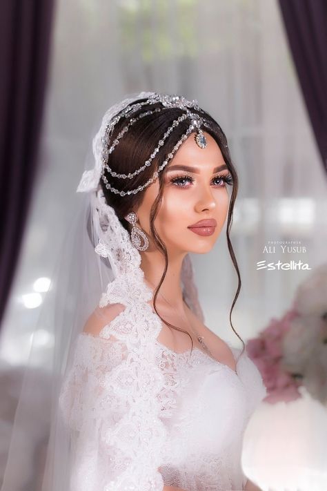 Desi Headpiece, Desi Wedding Hairstyles, Mantilla Veil Hairstyle, Styles Wedding Dress, Bridal Hairstyles With Veil, Bella Wedding Dress, Dramatic Wedding Makeup, Wedding Hairstyles With Crown, Wedding Gown Styles