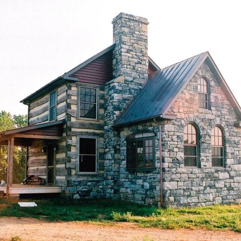 Cabin Exteriors, Cabin Home Decor, Stone Cabin, Resort Cabins, Log Cabin Ideas, Cabin Home, Stone Cottages, Cabin Exterior, Office Area