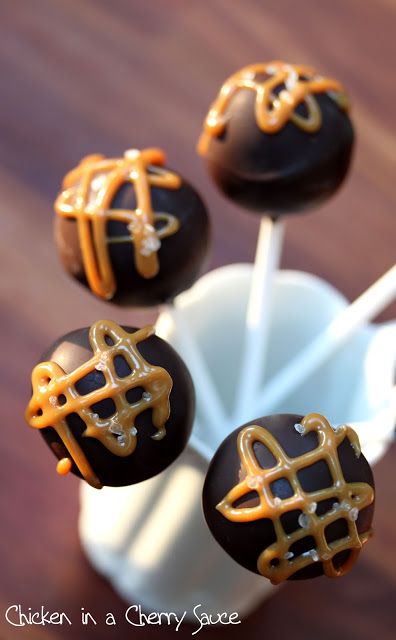 Salted Dulce de Leche & Mocha Cake Pops Diy Cake Pop, Carmel Cake, Leche Cake, Mocha Cake, Cherry Sauce, Cake Pop Recipe, Caramel Cake, Cake Balls, Diy Cake