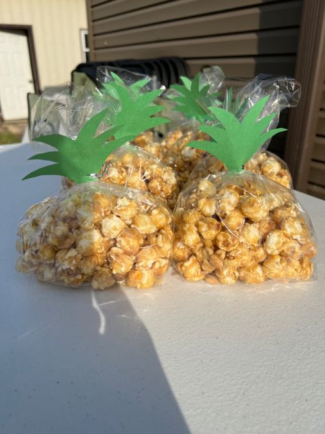 Hawaiian Birthday Party Snacks, Luau Party Foods, Luau Treats Ideas, Hawaiian Party Desserts, Hawaiian Theme Snacks, Tropical Treats For Party, Pineapple Party, Survivor Party Decorations, Hawaiian Snacks For Party