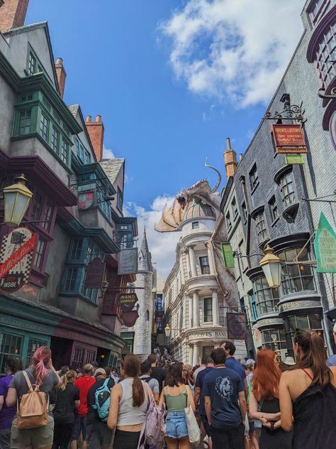 Universal Studios, Harry Potter, Amusement Park, Orlando, Florida, Diagon Alley, Gringotts Bank, Dragon, Magic Gringotts Bank, Dragon Magic, Diagon Alley, Orlando Florida, Amusement Park, Orlando, Times Square, Harry Potter, Street View