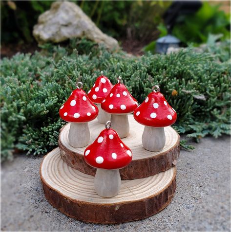 Wooden Fall Decor, Mushroom Ornaments, Christmas Tree Wooden, Woodland Ornaments, Tree Mushrooms, Forest Christmas, Acorn Ornaments, Christmas Ships, House Crafts