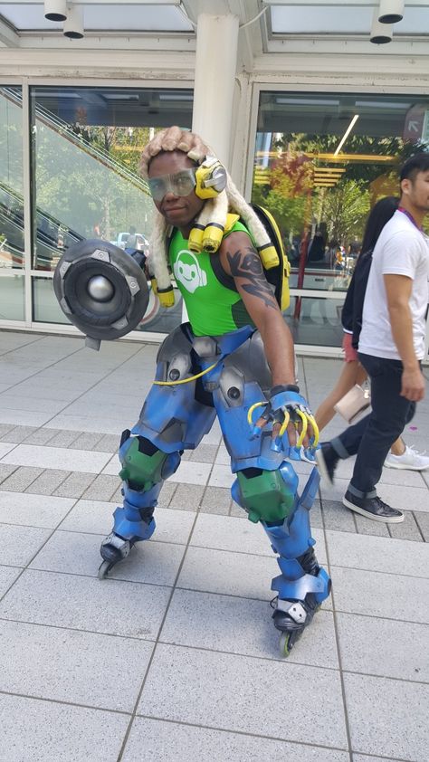 Lucio Overwatch cosplay Overwatch Halloween Costumes, Cosplay 2022, Lucio Overwatch, Overwatch Costume, Black Cosplayers, Overwatch Mei, Yandere Simulator Characters, Cosplay Art, Overwatch Cosplay