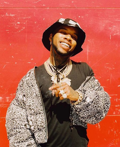 Tory Lanez Album, Celebrity Wall Art, Tory Lanes, Tory Lanez, Chris Brown Videos, Black Men Fashion Swag, Rap Wallpaper, Dope Outfits For Guys, Rap Aesthetic