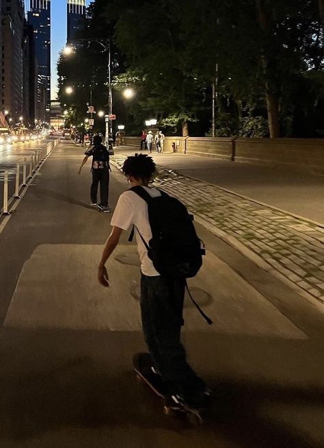 Skater Pics, Spiderman Into The Spiderverse, Aesthetic Skater, Skateboarding Aesthetic, Into The Spiderverse, Skater Boi, Skate Vibes, Skate Aesthetic, Skateboard Aesthetic