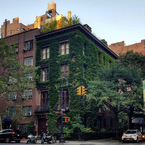 Gramercy Park Nyc, Gramercy Park, Nyc Park, Nyc Life, New York Life, City Vibe, Dream City, City Street, City Aesthetic