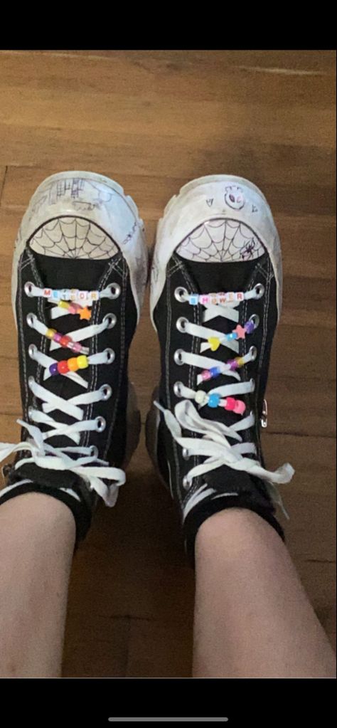 alt converse doodle beads cavetown meteor shower spider webs black converse chuck all star Custom Converse Aesthetic, Converse Painting Ideas Low Tops, Converse Drawing Ideas, Beads On Converse, Things To Draw On Your Converse, Beat Up Converse, Doodles On Converse, Doodle Converse, Converse Diy Ideas