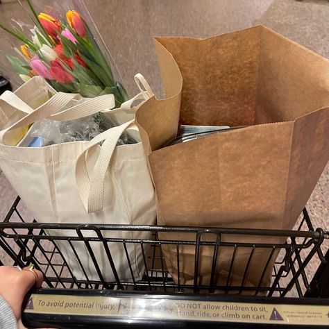 Healthy Grocery Basket Aesthetic, Aesthetic Grocery Shopping, Grocery Bag Aesthetic, Aesthetic Grocery, Shopping Pictures, Grocery Basket, Grocery Supermarket, Grocery Cart, Flowers Tulips