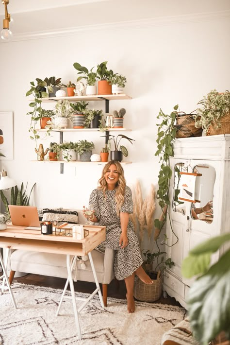 My boho style office on a budget. All of my Amazon home finds from plants to baskets to rugs~ budget friendly home office ideas. Boho Style Office, Amazon Home Finds, Boho Office, Cool Office Space, Cozy Home Office, Home Finds, Office Guest Room, Dream Office, Office Room Decor