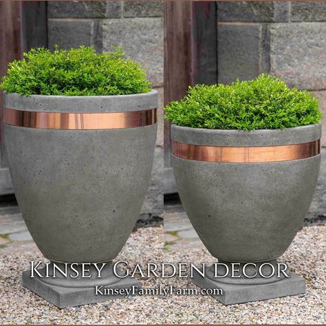 Kinsey Garden Decor Modern cast stone and Copper Tall, Short Urn Planters Set concrete cement Cement Flower Pots, Plant Pot Design, Diy Concrete Planters, Building Entrance, Flower Pot Design, Front Yard Garden Design, Container Gardening Flowers, Balcony Plants, Garden Urns