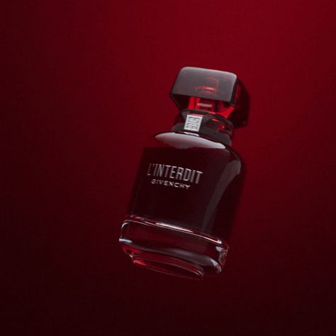 3d Perfume Animation, Perfume 3d Animation, Perfume Motion Graphics, Bottle Animation, Perfume Animation, Light Graphic Design, Product Gif, Ugc Creators, Blender Animation