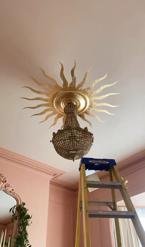 Ig: rockettstgeorge art deco gold foil sun burst ceiling with crystal chandelier Tub Design, Sun Burst, Tub Ideas, Art Deco Gold, Soaker Tub, Pretty Room, Dream House Interior, Ceiling Decor, Dream Rooms