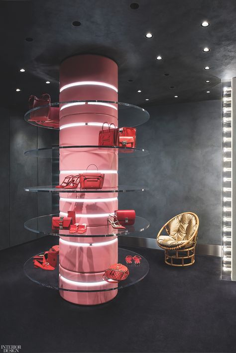 Acrylic shelves surround a latex-and-LED display column beyond the entry. Luxury Retail Store, Shoe Store Design, Retail Store Interior Design, Retail Interior Design, Retail Store Interior, Astuces Diy, Showroom Interior Design, Boutique Interior Design, Column Design