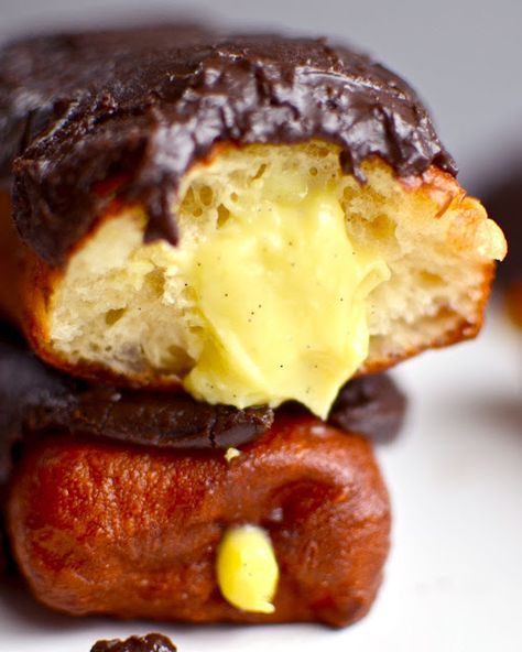 Yammie's Noshery: Custard Filled Long John Doughnuts with Dark Chocolate Frosting Long John Donut, Cake Doughnuts Recipe, Dark Chocolate Frosting, Doughnut Recipes, Chocolate Frosting Recipes, Doughnut Cake, Custard Filling, Doughnut Recipe, Frosting Recipe