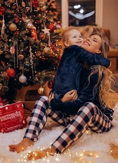 Toddler Christmas Photos, Christmas Photoshoot Kids, Christmas Pictures Kids, Christmas Baby Pictures, Festive Activities, Christmas Family Photoshoot, Baby Christmas Photos, Xmas Pictures, Xmas Photos