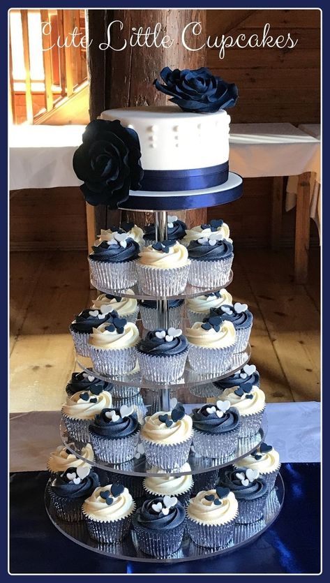 Navy Blue And Silver Wedding Decorations, Dark Blue Wedding Cake, Bday Snacks, Blue Wedding Cupcakes, Wedding Cake With Cupcakes, Woolworth Cheesecake, Navy White Wedding, White Wedding Cupcakes, Navy Blue Wedding Cakes