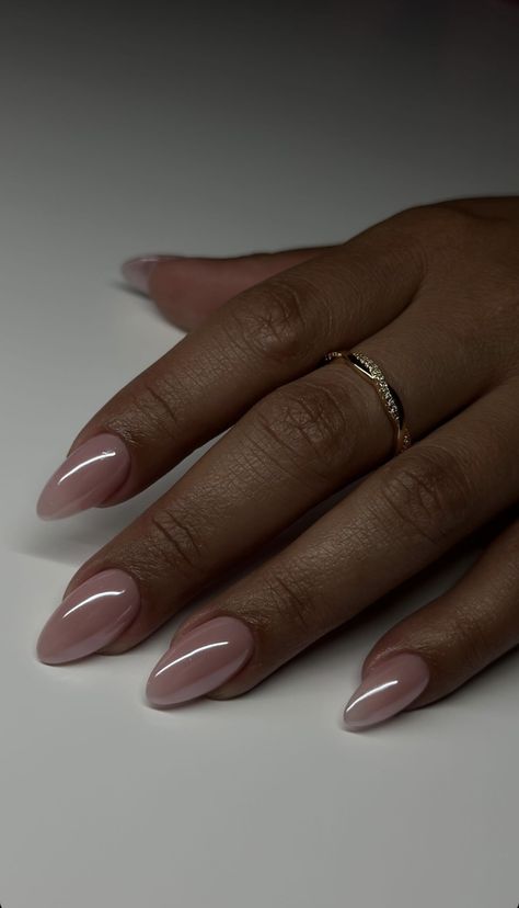 Cute Professional Nail Designs, Nail Colours Neutral, Short Nails On Long Fingers, Short Almond Nails Brown Skin, Classy Girl Nail, Chocolate Chrome Almond Nails, Short Black Nails Oval, Short Almond Nails Wide Nail Bed, Clean Nails Black Woman