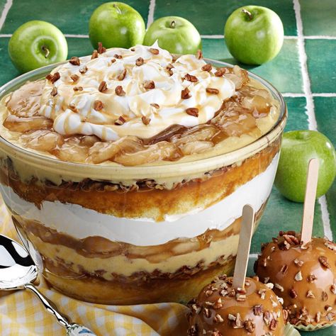 Desserts Potluck, Caramel Apple Trifle, Trifle Bowl Recipes, Cake Trifle, Cheesecake Banana, Caramel Apple Desserts, Punch Bowl Cake, Pudding Banana, Cheesecake Easy