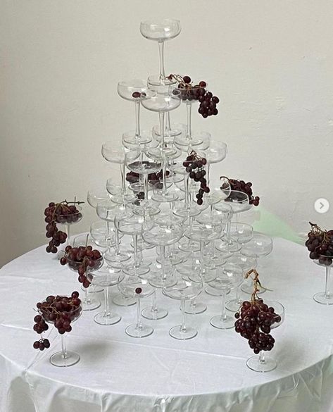 Flower On The Table, Table Setting Aesthetic, Table Setting Ideas, Wine Party, Champagne Tower, Dinner Decoration, Event Decoration, Table Inspiration, Birthday Table