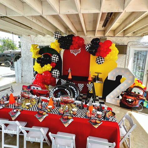 Lighting Mcqueen Birthday, Mcqueen Birthday Party, Hot Wheels Themed Birthday Party, 3rd Birthday Party For Boy, Mcqueen Birthday, Backdrop Balloons, Transportation Birthday Party, Cars Birthday Party, Lighting Mcqueen