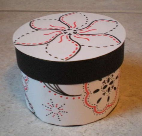 How to make a round box Round Box Painting Ideas, Round Box Template, Round Box Diy, Diy Small Box With Lid, Box Out Of Paper, Box With Lid Template, Scissors Skills, Homemade Gift Boxes, Box Decorations