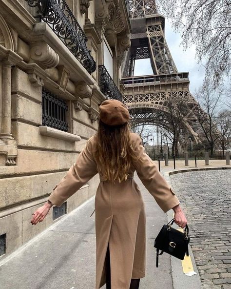 Paris Winter Outfit, Paris Trip Outfits, Early Fall Fashion, Paris Photo Ideas, November Outfits, Girl In Paris, Paris Winter, Paris Dream, Early Fall Outfits