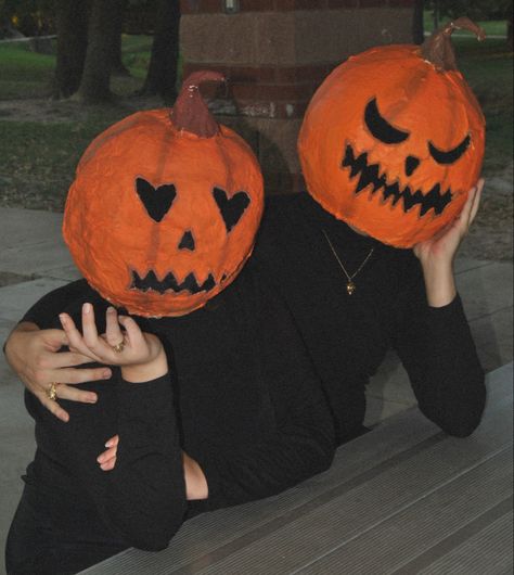 Jackolatern couples costume - without the pumpkin seeds in your hair #couplehalloweencostumes #costumes #couplescostume #halloweencostume #pumpkinhead #jackolantern #halloween #fallfashion #fall Jackolantern Costumes, Halloween Costume Pumpkin Head, Jack O Lantern Couples Pictures, Jack O Lantern Head Photoshoot, Pumpkin Head Couple, Jack O Lantern Costume, Halloween Couples Costume, Halloween Couples, Lantern Head