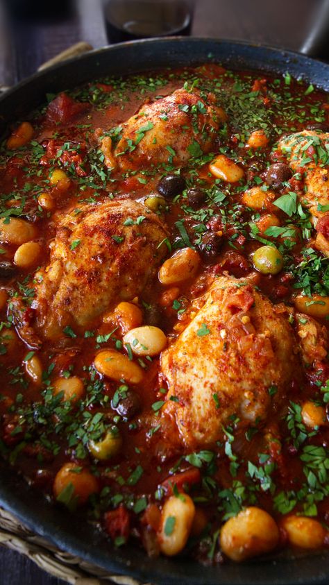 Chicken And Chorizo Recipes, Spanish Dinner Recipes, Chicken Chorizo Recipe, Portuguese Chicken Recipes, Spanish Chicken And Chorizo, Chorizo Chicken, Prosciutto Appetizer, Spanish Cooking, Chorizo Recipe