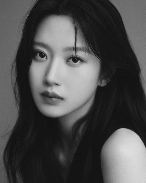 Headshot Photoshoot, Rain Pictures, Moon Ga Young, Iu Hair, Black Curls, New Profile, Writing Prompts For Writers, 사진 촬영 포즈, Black And White Theme