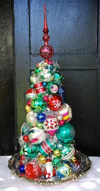 Gorgeous Alternative Christmas Trees Created with Christmas Balls, Contemporary Design Ideas Retro Christmas Decorations, Vintage Christmas Crafts, Vintage Christmas Decor, Glass Christmas Tree, Noel Christmas, Vintage Christmas Ornaments, Vintage Christmas Decorations, Christmas Centerpieces, Christmas Deco