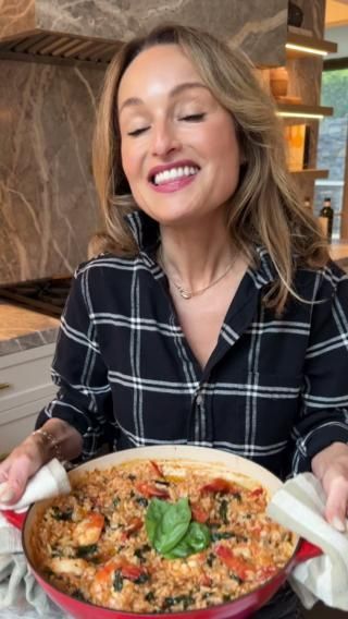 Meal planning for the week ahead? This one-pot Italian Shrimp and Rice dish is a wonderful weeknight meal! http://ow.ly/TQjZ50NJPWS | By Giadzy Shrimp And Rice Dishes, One Pot Shrimp, Italian Shrimp, Giada De Laurentiis Recipes, Shrimp And Rice Recipes, Giada Recipes, Shrimp Rice, Potted Shrimp, Veggie Broth