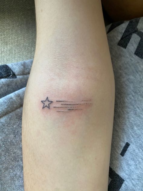 Star Word Tattoo, Cool And Cute Tattoos, Star Tattoos Traditional, Rising Star Tattoo, Sigil Star Tattoo, Ankle Tattoo Stars, Fallen Star Tattoo, Star Tattoo Knee, Knee Star Tattoo