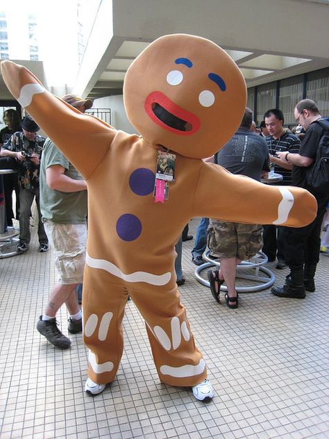 Giant Ginger Bread man OR woman Gingerbread Man Halloween Costume, Shrek Costume Diy, Gingerbread Man Shrek, Clowns Halloween, Gingerbread Man Costumes, Shrek Costume, Cookie Costume, Costume Couple, World Book Day Costumes