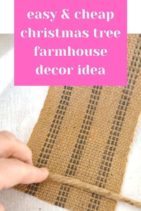 Burlap Tree Decorations, Diy Farmhouse Christmas Tree, Primitive Christmas Tree Ideas, Diy Farmhouse Christmas, Rustic Garland, Cheap Christmas Trees, Mesh Garland, Farmhouse Decorations, Barn Wall Art