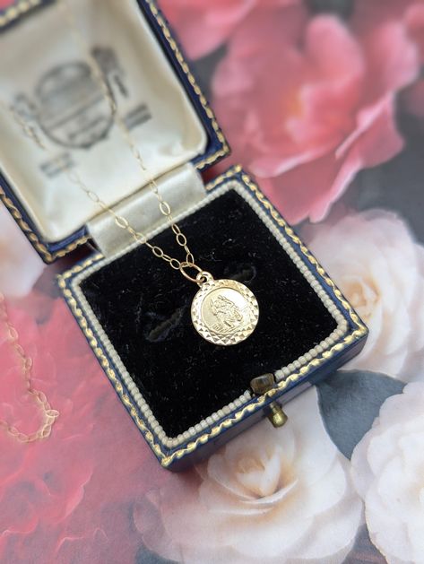 A dainty 9ct gold St Christopher pendant on an elegant, fine solid gold chain. Chain measures approximately 40cm in length. Pendant measures approximately 1.5cm in length including bale by 1cm wide. Stamped 9ct on reverse side of pendant and 375 on chain clasp. All items are photographed in as much detail as possible to convey quality and condition. This piece is in lovely, vintage condition with some signs of wear expected of age. As many photos as possible are taken in high quality and bright lighting, in order to display the items vintage/antique wear. Due to the nature of the preloved trade, all pieces are in used condition. Please see all photos for reference. Please message upon purchase if you would like to arrange for a special delivery service. Box is for display purposes only and