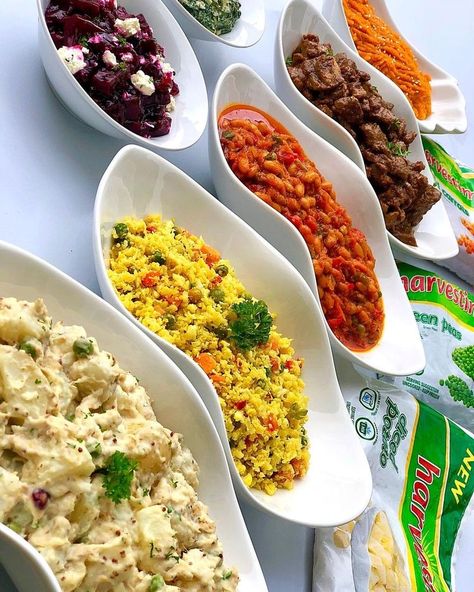 Cooking Soul Food, Cauliflower Rice Recipe, Catering Food Displays, Catering Ideas Food, Soul Food Dinner, Head Of Cauliflower, Diced Carrots, South African Recipes, Healthy Food Dishes