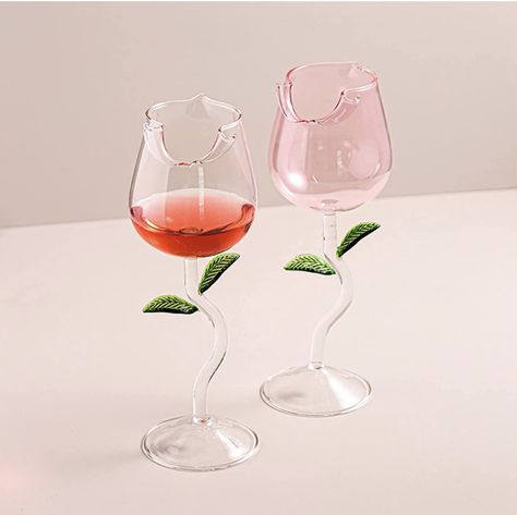 Rose wine glass Rose Wine Glass, Romantic Cocktails, Colored Wine Glasses, Cocktail Juice, Rose Cocktail, Cocktail Cup, Glass Wedding, Red Wine Glasses, Party Bars