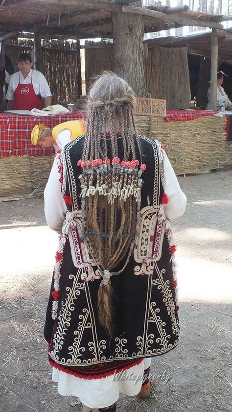 Eastern-European stuff - Back view of costume and kosichnik from Sofia... Russian Hairstyles, Sofia Costume, Bulgarian Culture, Bulgarian Folklore, Eastern European Women, Bulgarian Clothing, Traditional Hairstyle, Ethno Style, European Outfit