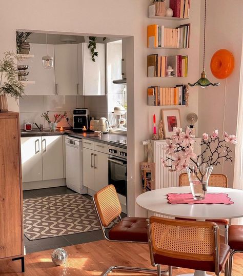 Colourful Academia, Apartment Boston, Artsy Apartment, Colorful Apartment, Aesthetic Apartment, Apartment Dining, Nest Design, Condo Decorating, Apartment Life