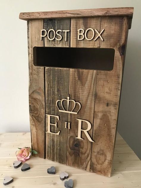 Modern Wedding Diy, Rustic Card Box Wedding, Wooden Card Box, Wedding Post Box, Rustic Wedding Cards, How To Dress For A Wedding, Vintage Wedding Cards, Chic Natural, Rustic Vintage Wedding