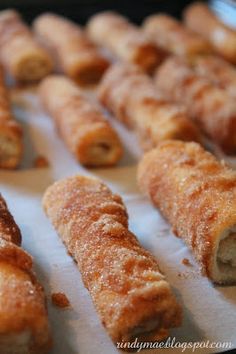 I make these every year for Christmas breakfast and they are fabulous! Crack Sticks aka Cinnamon Cream Cheese Roll-Ups Quick Bake Sale Treats, Cream Cheese Roll Up, Cinnamon Cream Cheese, Cheese Roll, Cream Cheese Rolls, Pane Dolce, Easy Cinnamon, Christmas Breakfast, Roll Ups