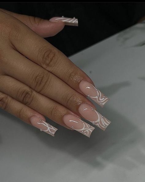 Most Beautiful Nails Art Ideas, Nail Designs Detailed, Boujee French Tip Nails, Sns Nails Long, Chic Nail Art Classy, Classy Nails With Rhinestones, Birthday Nail Set Ideas Medium Length, Cute Birthday Nails Acrylic, Nails For 18th Birthday