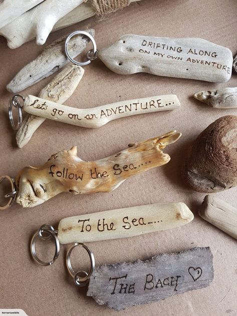 Driftwood Keyrings - Personalised | Trade Me Tre Kunst, Driftwood Diy, Driftwood Art Diy, Driftwood Jewelry, Driftwood Projects, Driftwood Decor, Wood Burning Crafts, Driftwood Crafts, Wood Burning Art