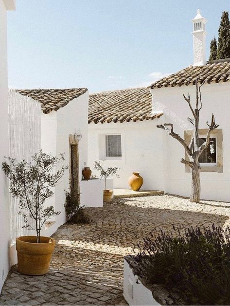 Terracotta Floors, Small Cottages, Wooden Staircases, Spanish House, Old Farmhouse, Pretty Places, Algarve, Style House, Wabi Sabi