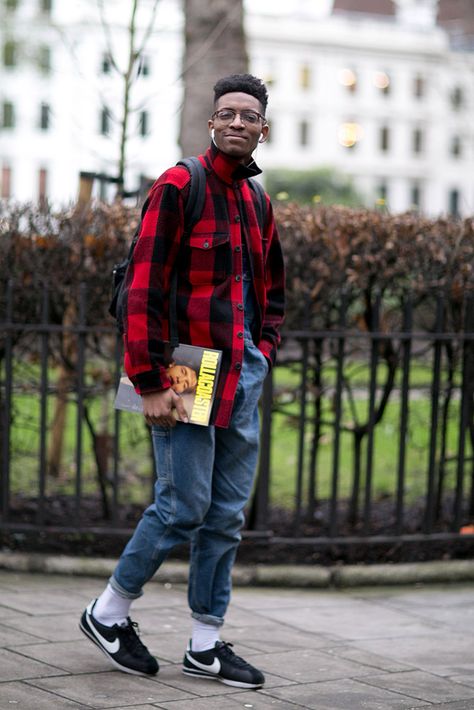 Street Style: Models Off Duty Men's Fashion Week Fall 2016 - theFashionSpot Nike Cortez Outfit Men, Nike Cortez Outfit, Nike Cortez Black, Best Male Models, Men Lifestyle, Black Men Fashion Urban, Nike Sneakers Mens, Men Streetstyle, Black Outfit Men