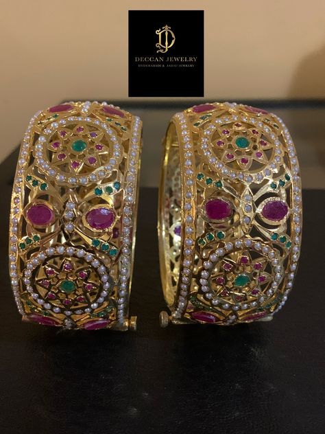 Jadau Bangles, Hyderabadi Jewelry, Hand Jewellery, Ruby Bangles, Flower Hair Accessories Wedding, Designers Jewelry Collection, African Paintings, Pretty Jewelry Necklaces, Bangles Gold