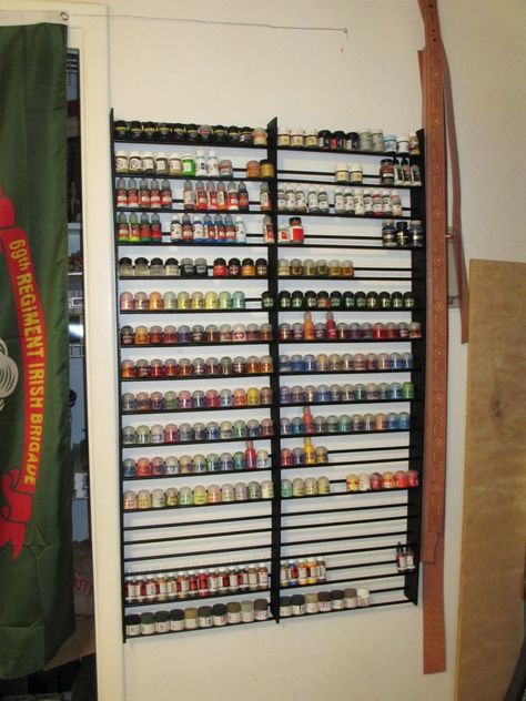 A Wargaming, Warhammer 40k (WH40k), Warmachine, Hordes, Dropzone Commander and other miniatures hobby blog. Paint Storage Diy, Paint Display, Warmachine Hordes, Paint Rack, Hobby Storage, Paint Organization, Painting Station, Hobby Desk, Hobby Trains